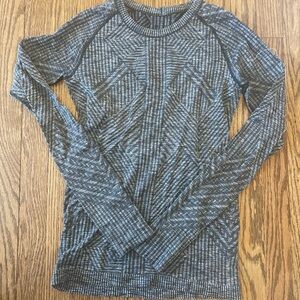 Lululemon - long sleeve - size 6 EUC